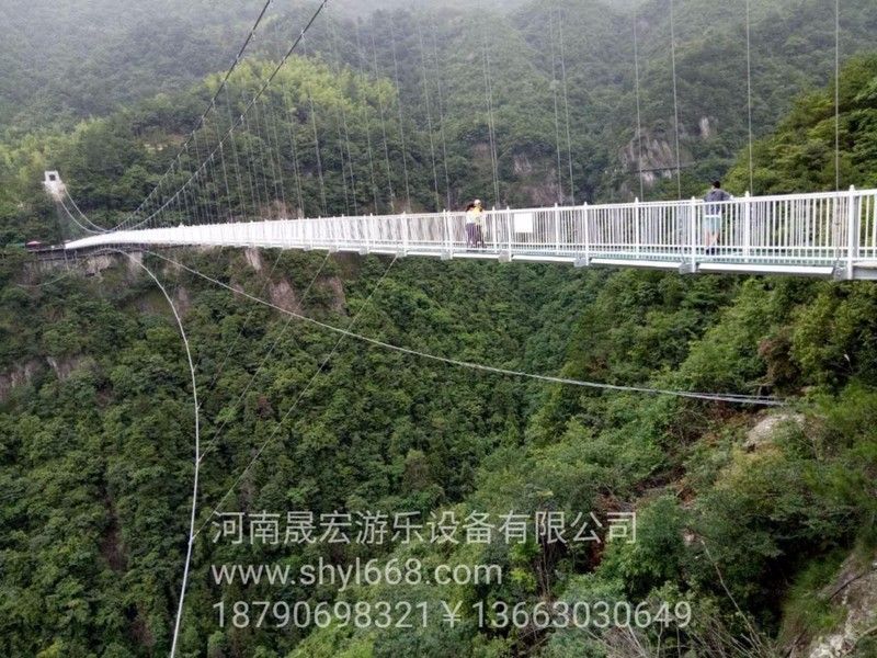 玻璃吊桥